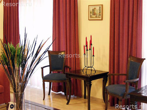 Ionis Art Hotel 11